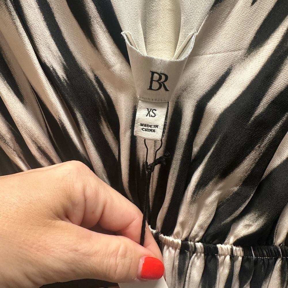 Black and White Patterned Maxi Dress - Picture 5 of 6